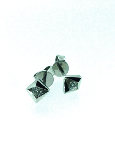 950 Platinum Diamond Earrings