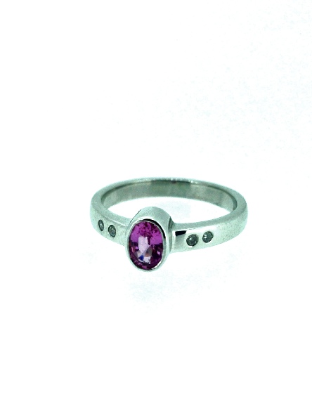 18ct white gold sapphire diamond ring